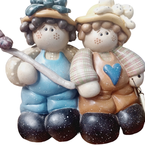 Henton figurine 2 lady hobos - Picture 2 of 3